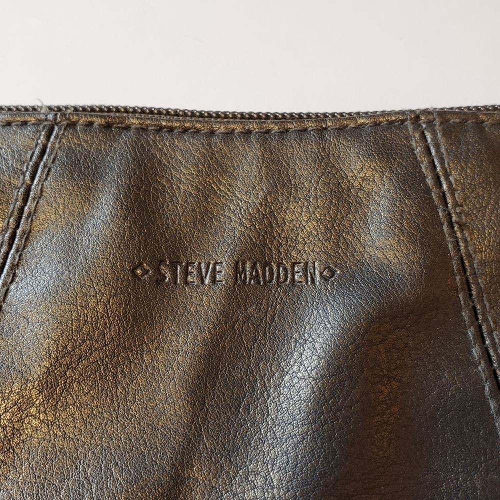 Steve Madden Metallic Geeen Wristlet Clutch - Picture 4 of 9
